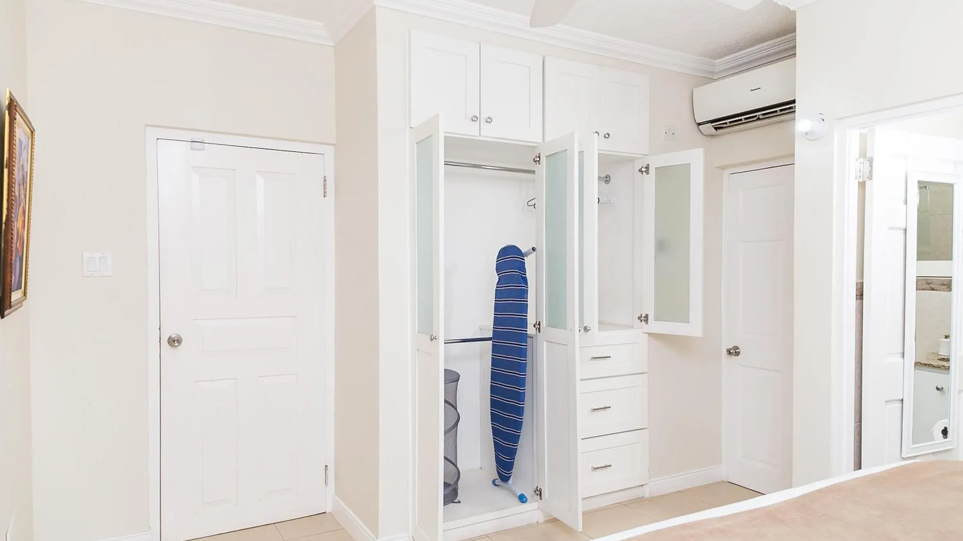 Botanic Bliss Living In Kingston 아파트