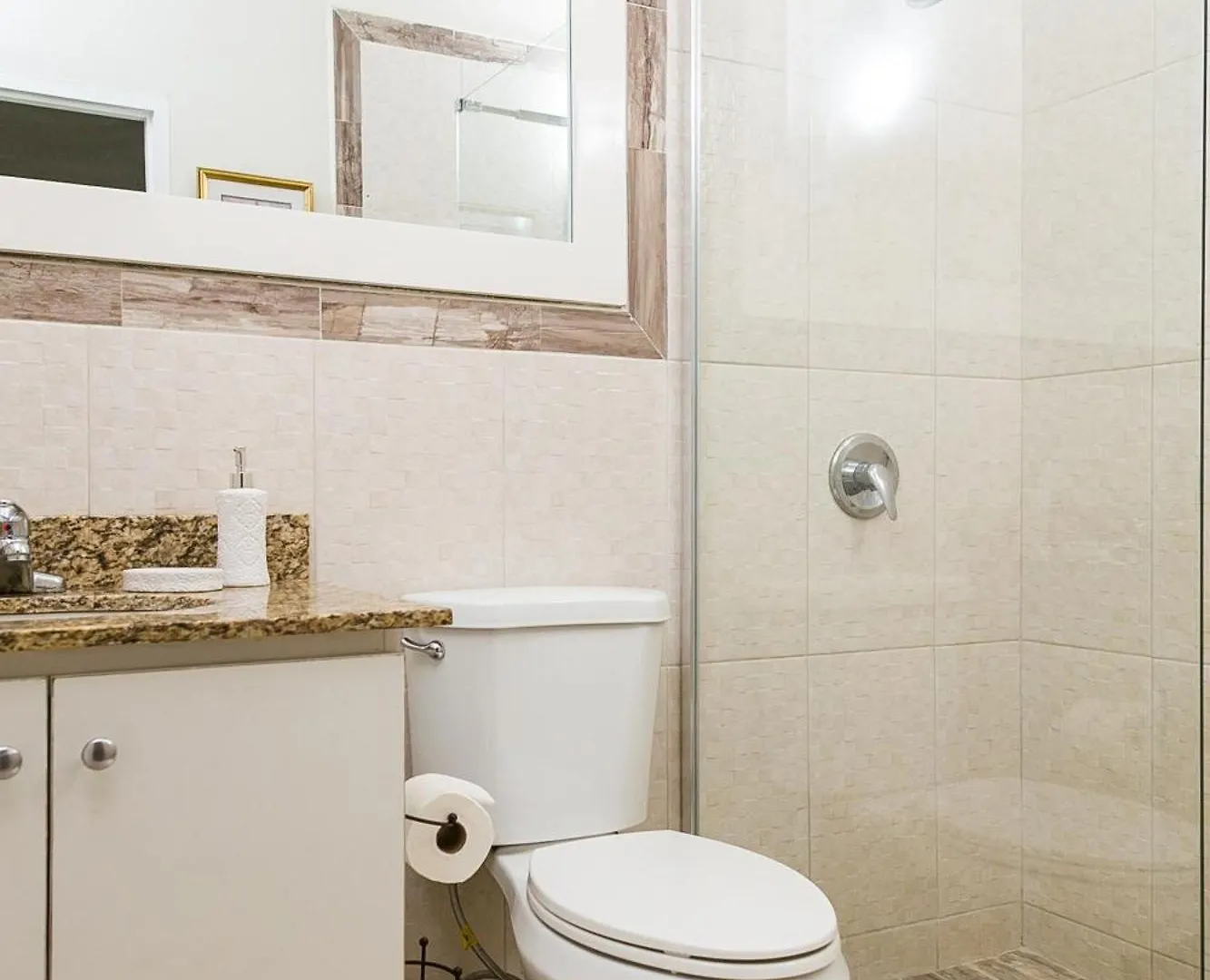 Botanic Bliss Living In Kingston 아파트