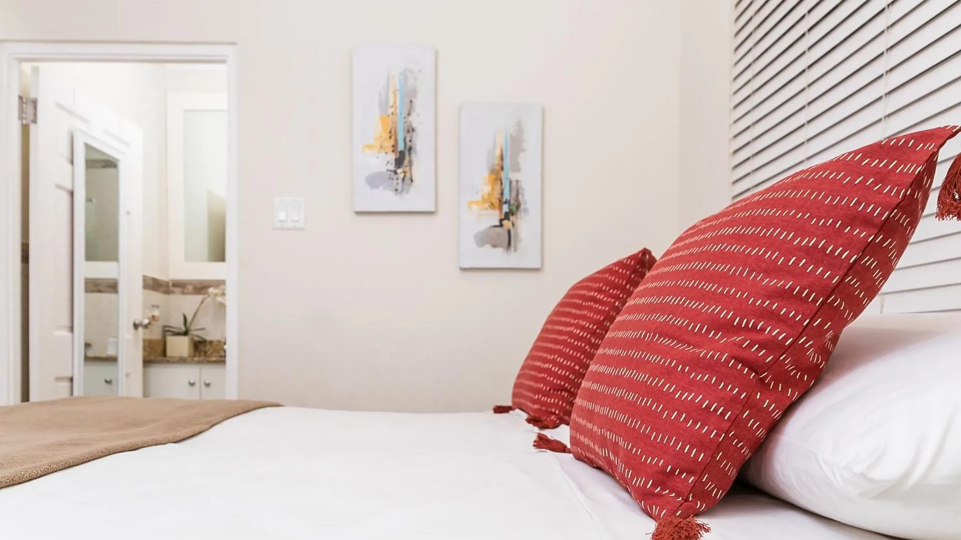 Botanic Bliss Living In Kingston Apartment