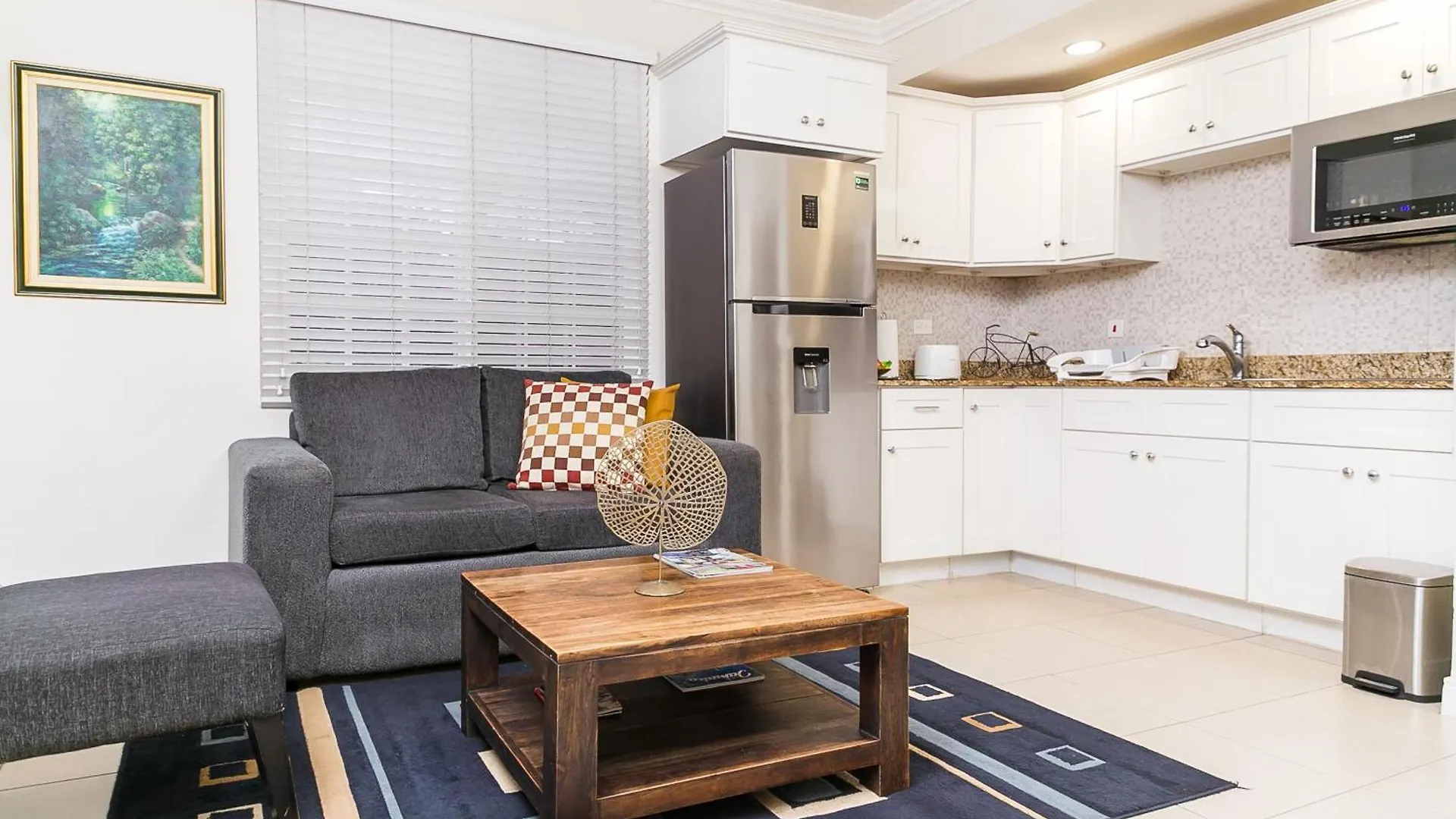 Botanic Bliss Living In Kingston Apartment 0*,